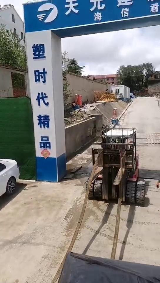 理石叉車(chē)搬運(yùn)，叉車(chē)狹窄空間專(zhuān)業(yè)倒理石的后續(xù)操作
